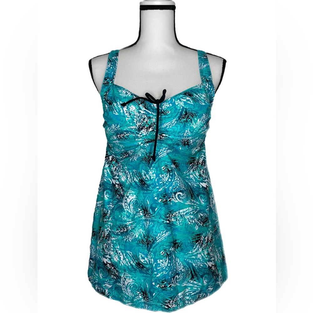 NWOT- WOMAN'S DANIFY MULTICOLOR SWIMSUIT TOP SIZE 50